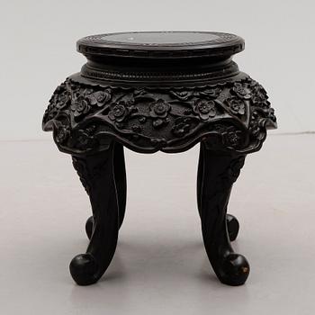 PIEDESTAL, orientalisk, 1900-tal.