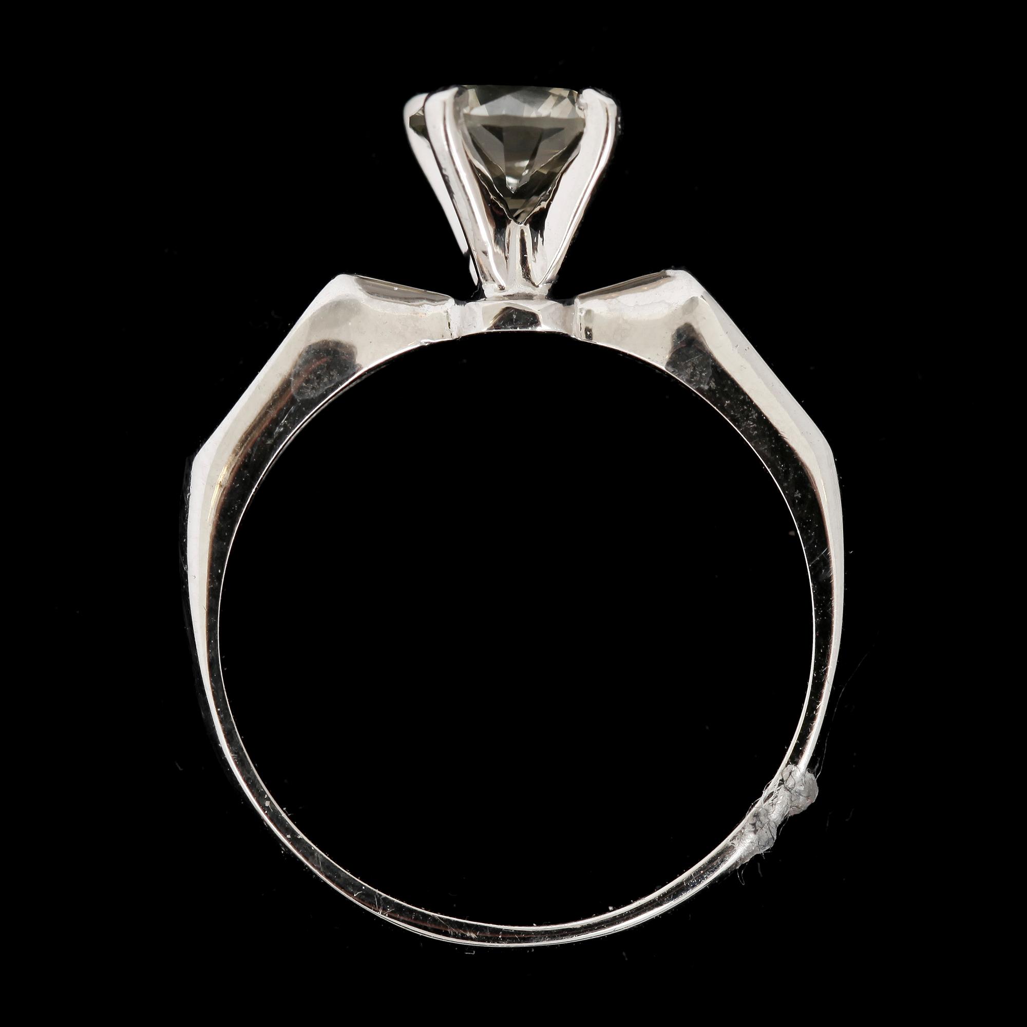 RING, 14k guld med briljantslipad diamant ca 0,91 ct. Vikt 3 g.
