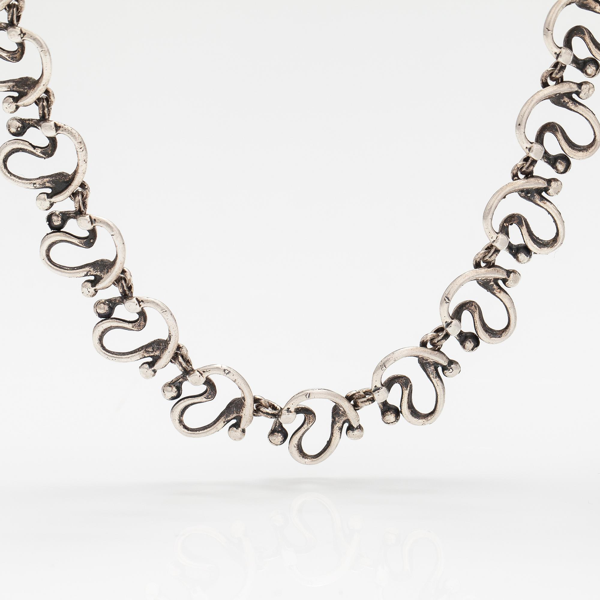 Jorma Laine, Halsband, silver. Turun Hopea, Åbo 1973.