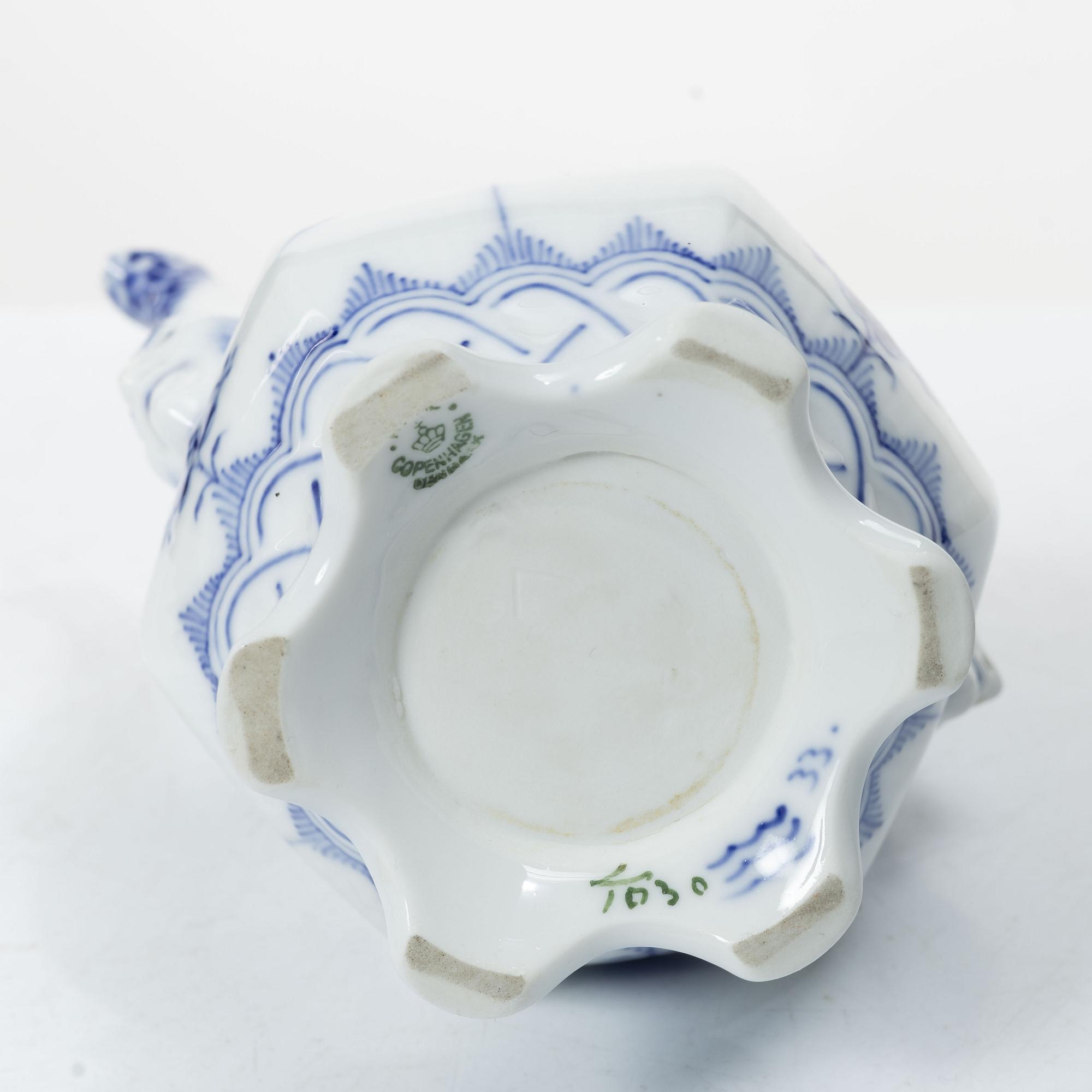 Royal Copenhagen, A sixteen-piece 'Blue fluted Full lace' Mocca service, second half of the 20th century.