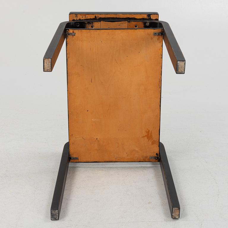Alvar Aalto, A mid-20th century 'A 86' table for Huonekalu- ja Rakennustyötehdas A.B, Finalnd, mid 20th century,