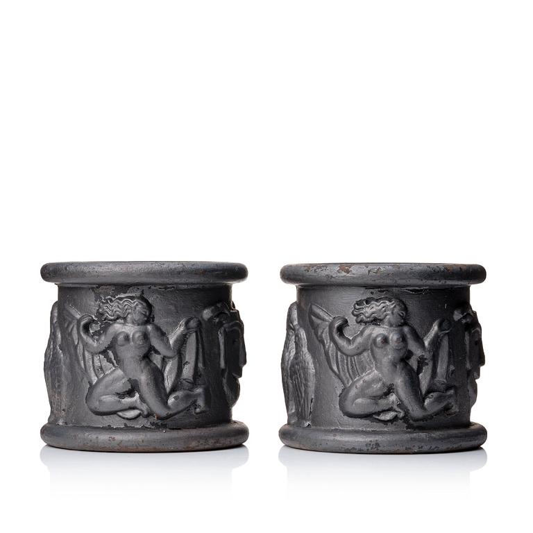 Anna Petrus, a pair of Swedish Grace cast iron garden urns 'Blomkruka nr 1', Näfveqvarns Bruk, Sweden.