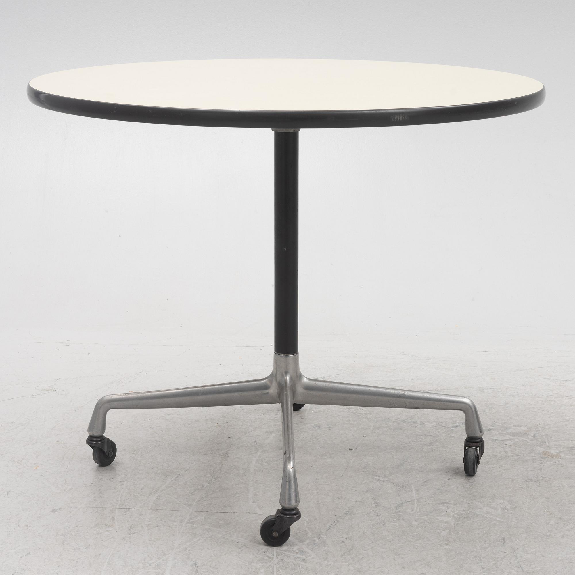 A table from the series "Action Office", Herman Miller.