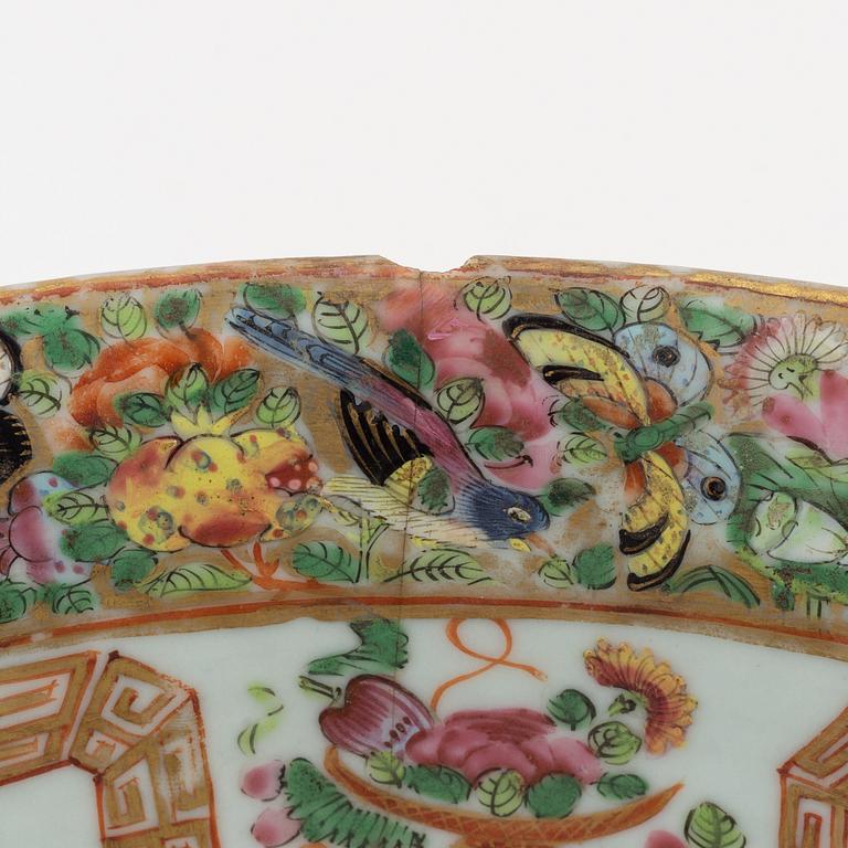 A Canton porcelain punch bowl, Qing dynasty, 19th Century.