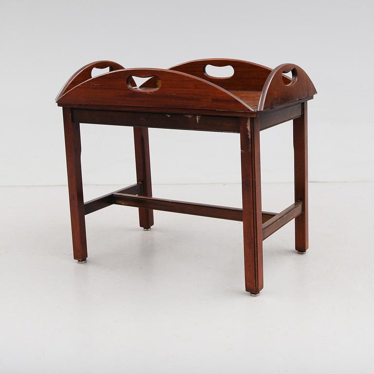 BORD, sk Butlers Tray, England, 1900-talets andra hälft.