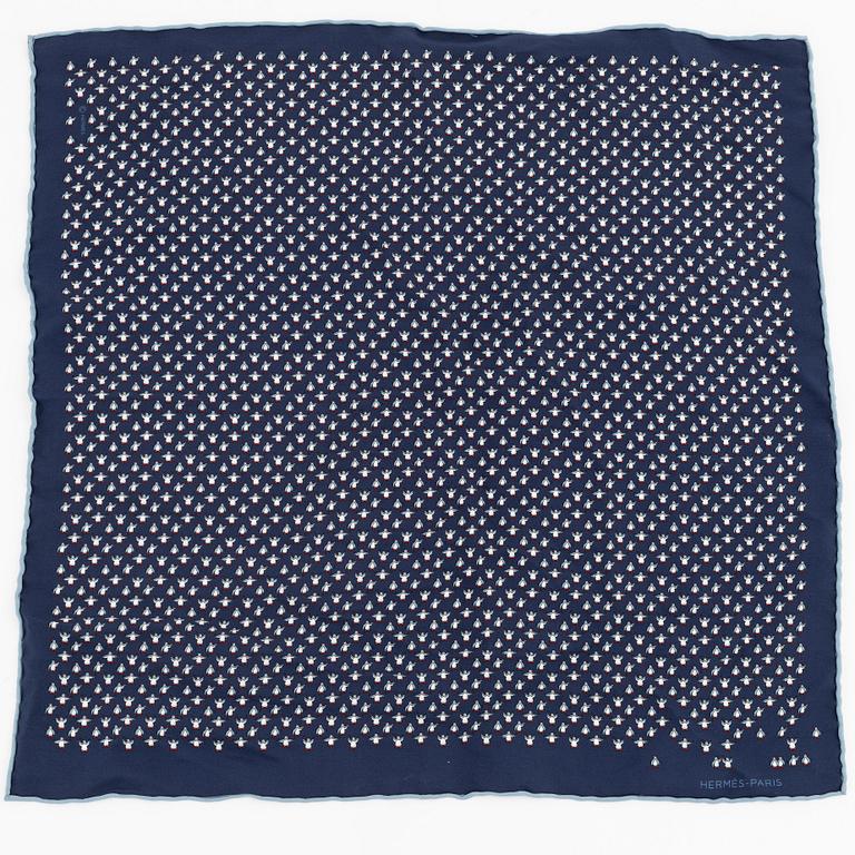 Hermès, a silk tie and two pocket squares.