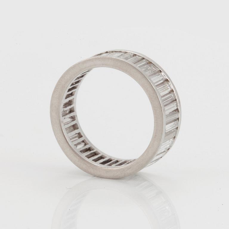 AN ETERNITY RING set with baguette-cut diamonds of graduated sizes.