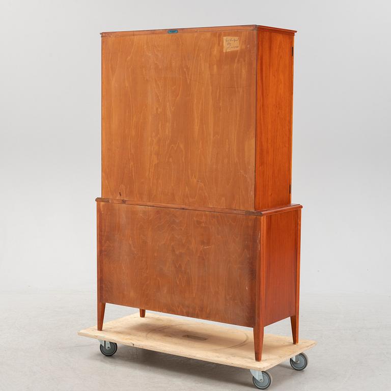 A mahogany veneered cabinet, Ferdinand Lundquist, Gothenburg, mid 20th Century.