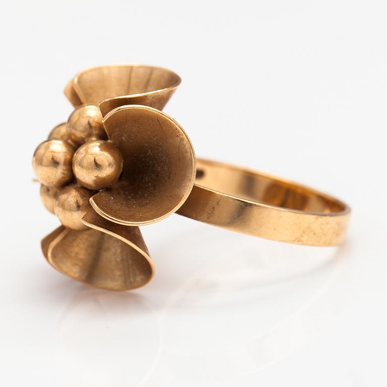 Elis Kauppi, A 14K gold ring. Kupittaan kulta, Turku 1973.