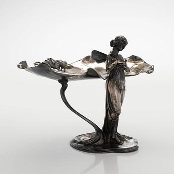 Jalallinen vati, jugend, Württembergische Metallwarenfabrik, Saksa, 1900-luvun alussa.