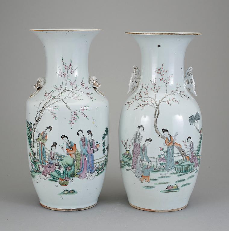 VASER, 2 stycken, porslin, Kina, 1900-tal.