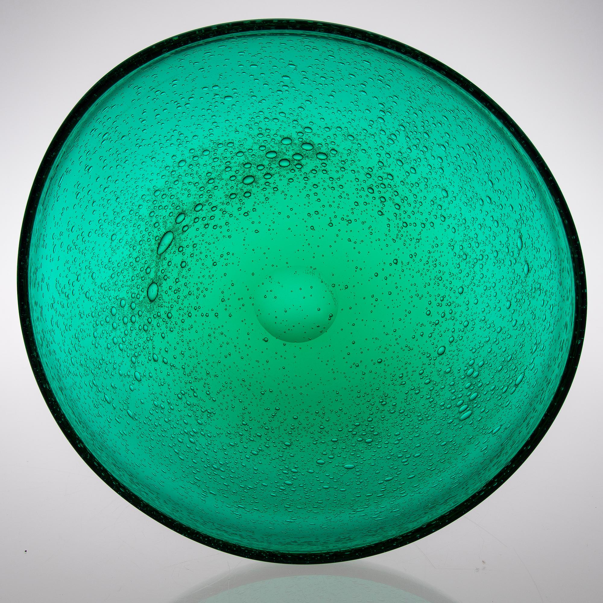 ARNE JON JUTREM, A 1960s Grønland Glass Dish, signed Hadeland 4021. Norway.
