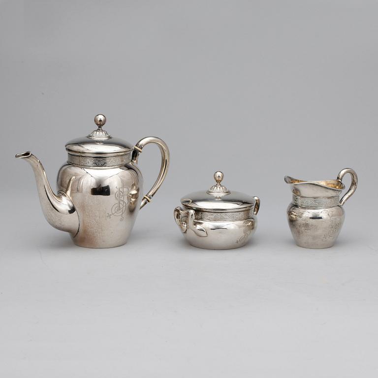 KAFFESERVIS, 3 delar, silver C G Hallberg Stockholm 1888. Vikt 590 gr.