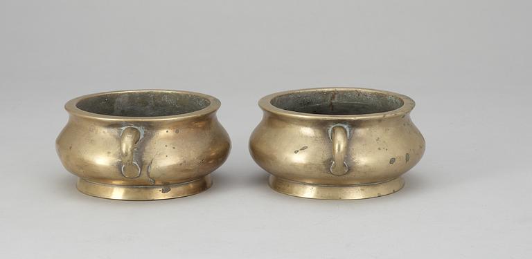 A pair of bronze censer. Qing dynasty (1644-1914).