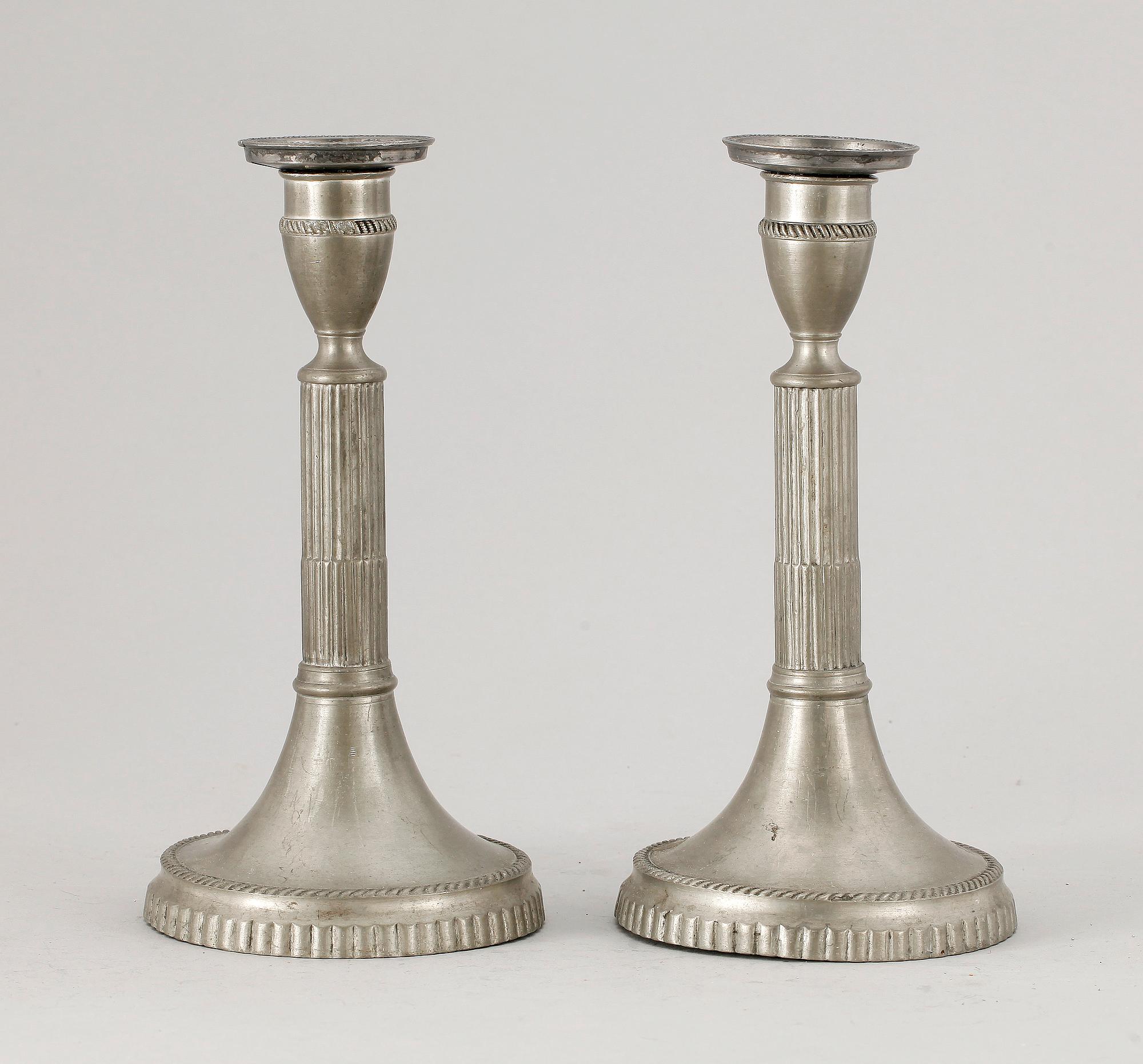 LJUSSTAKAR, ett par, tenn, gustavianska, Carl Gustaf Malmborg, Stockholm (1767-1806).