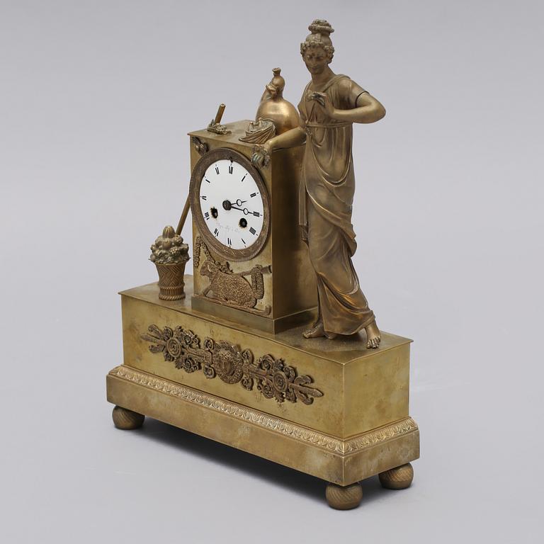 BORDSPENDYL, empire, 1800-talets första hälft.