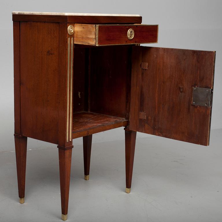 NATTDUKSBORD / POTTSKÅP, sengustaviansk, omkring 1800.