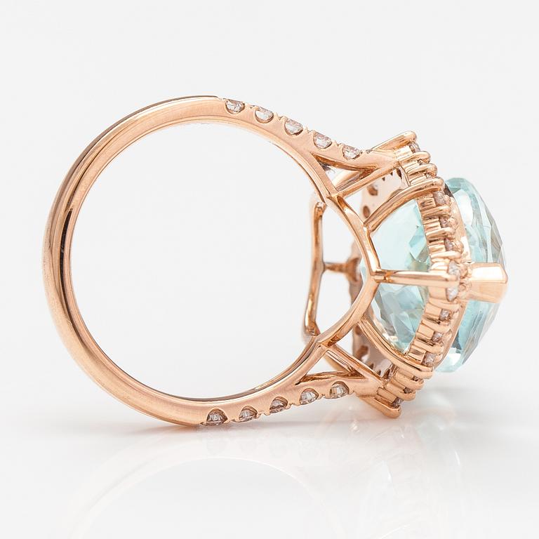 Ring, 18K roséguld, diamanter ca 1.44 ct tot och akvamarin ca 12.94 ct. IGI-certifikat.