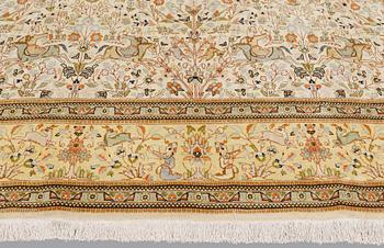 A figural Tabriz carpet, so-called Tabatabai, ca 377 x 288 cm.