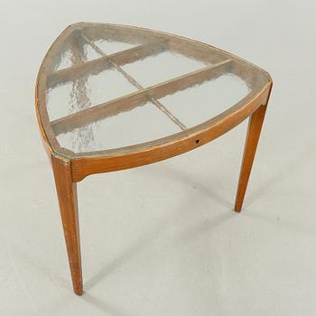 A table Boet, from the second quarter of the 20th century.