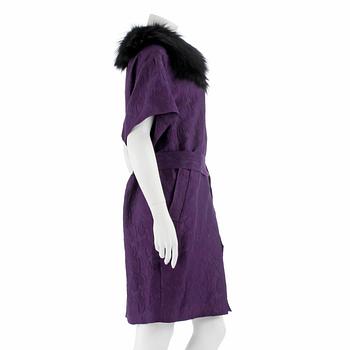 DOLCE & GABBANA, a purple silk and cotton coat with detachable fur collar, size 38.