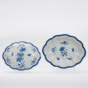 A blue and white dinner service, Qing dynasty, Qianlong (1736-95). (53 pieces).