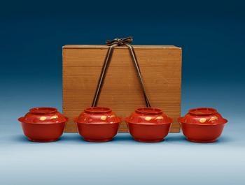 1597. A set of eight red lacquered Japanese bowls with covers, first half of 20th Century.
