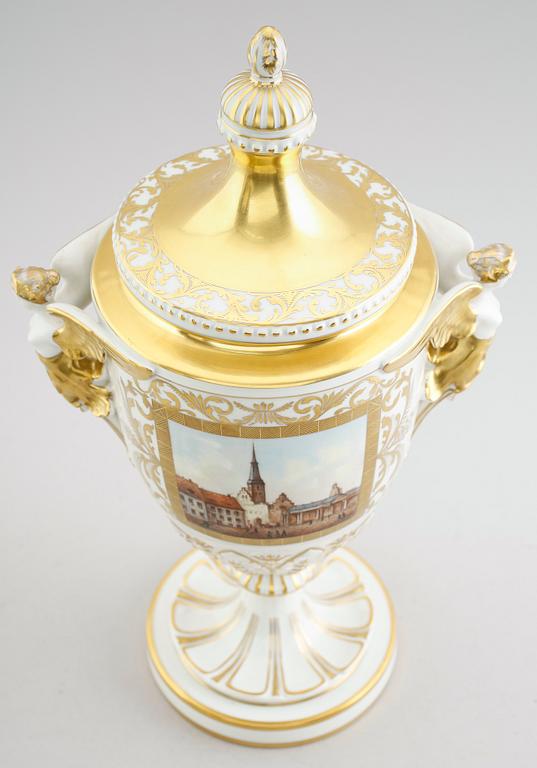 LOCKURNA, porslin, Dresden, 1900-talets första hälft.