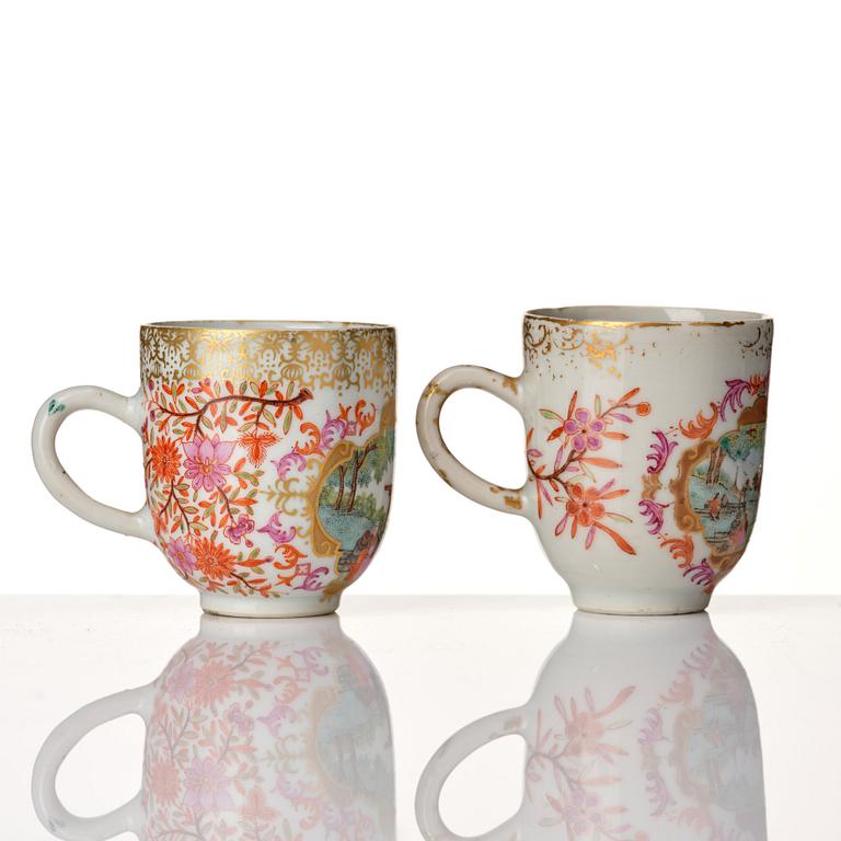 A pair of famille rose cups with saucers, Qing dynasty, Qianlong (1736-95).
