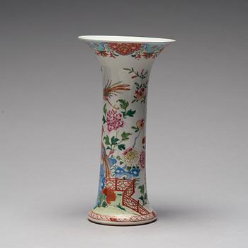 A large famille rose vase, Qing dynasty, Qianlong (1736-95).