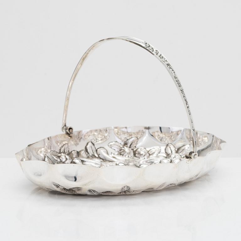 A sterling silver sweetmeat basket, W. G. Keight & Co, Birmingham 1901,