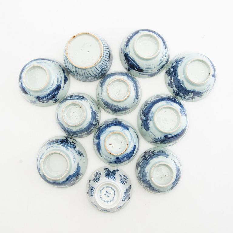 Cups and saucers, 11 + 22 pcs, 17th/18th century, porcelain, China.