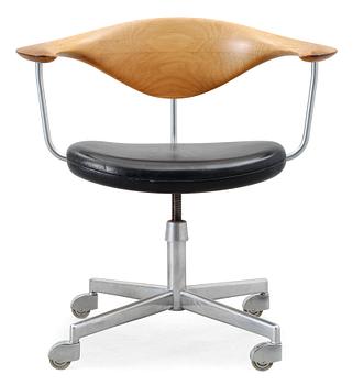 622. HANS J WEGNER, "Swivel chair", Johannes Hansen, Danmark ca 1960.