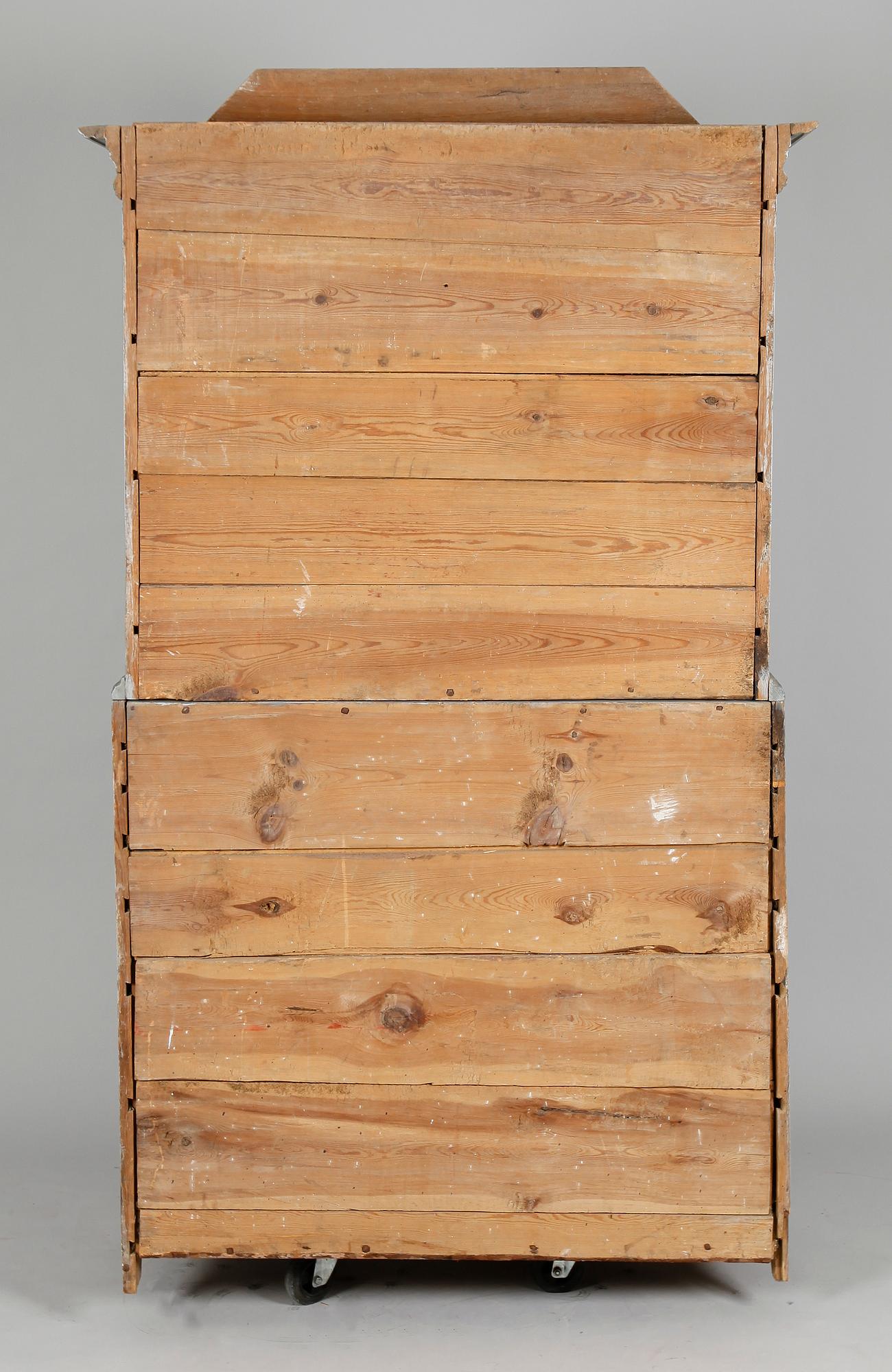 SNEDKLAFFSKÅP, barock, 1700-tal.