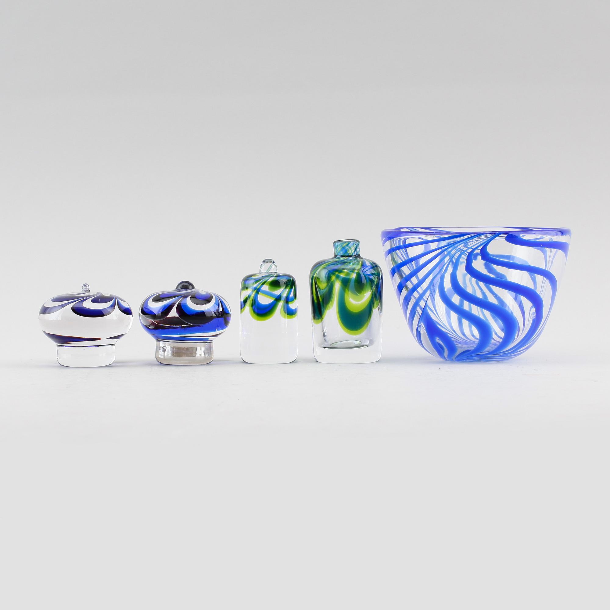 SAMLING GLASFÖREMÅL, 5 delar, glas, Göran Wärff, Kosta och Hanne Deutler, Studio Åhus, sign.