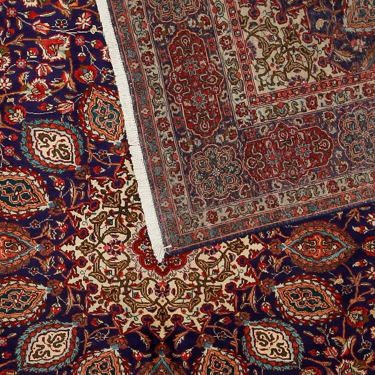 MATTA, Täbriz, ca 378 x 304 cm.