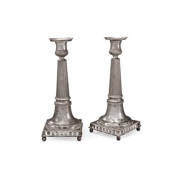 A PAIR OF CANDLESTICKS.