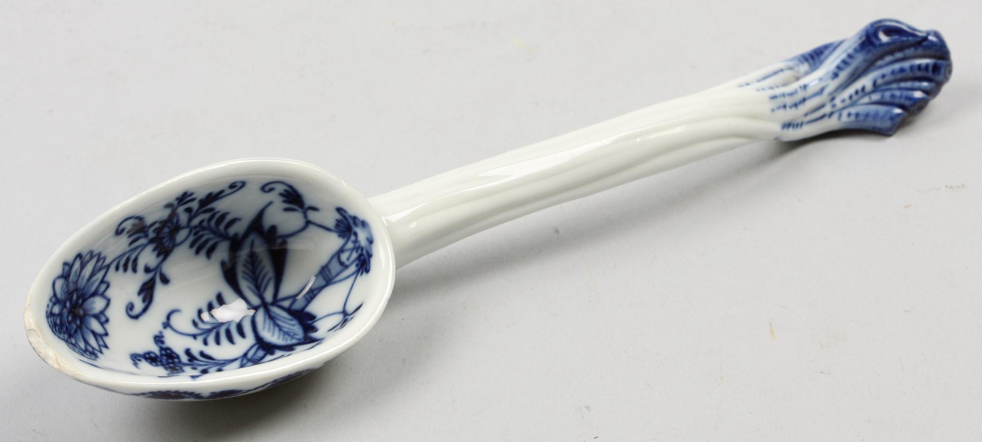 TERRIN MED SKED, porslin, Meissen.