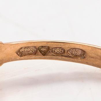 Sormus, 14K kultaa, safiiri ja timantteja yht. n. 0.07 ct. Kultakeskus, Hämeenlinna 1998.