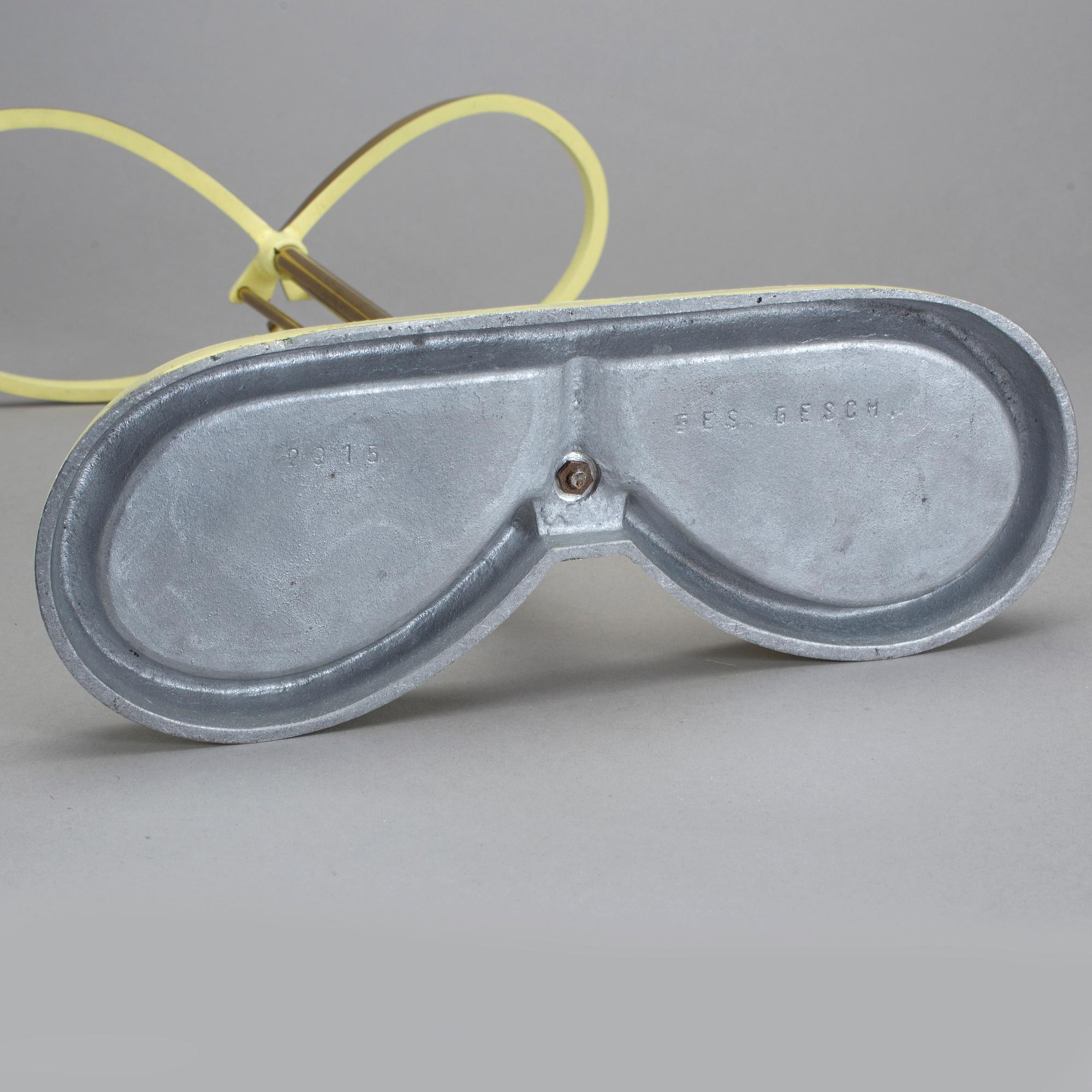 PARAPLYSTÄLL, Gesch, 1900-tal.