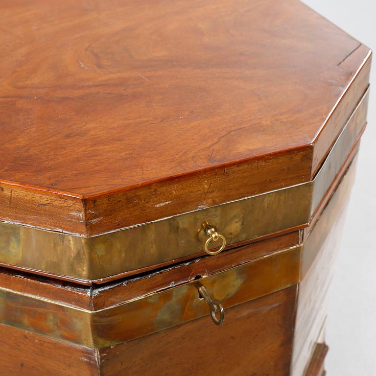 A George III wine cooler from the 19th century.