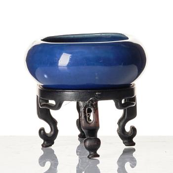 A blue glazed brush 'dobule fish' washer, Qing dynasty, 19th century.