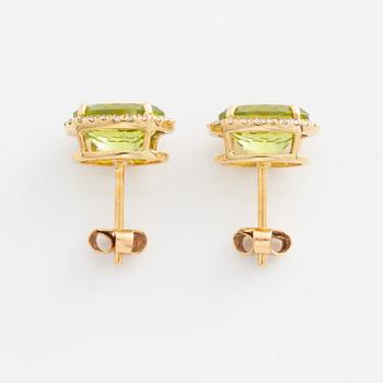 Earrings with peridot and brilliant-cut diamonds.