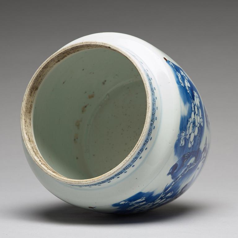 KRUKA, porslin. Qingdynastin, Kangxi (1662-1722).