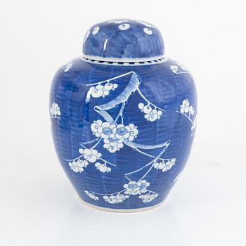 A Chinese porcelain urn with cover, 20th Century.