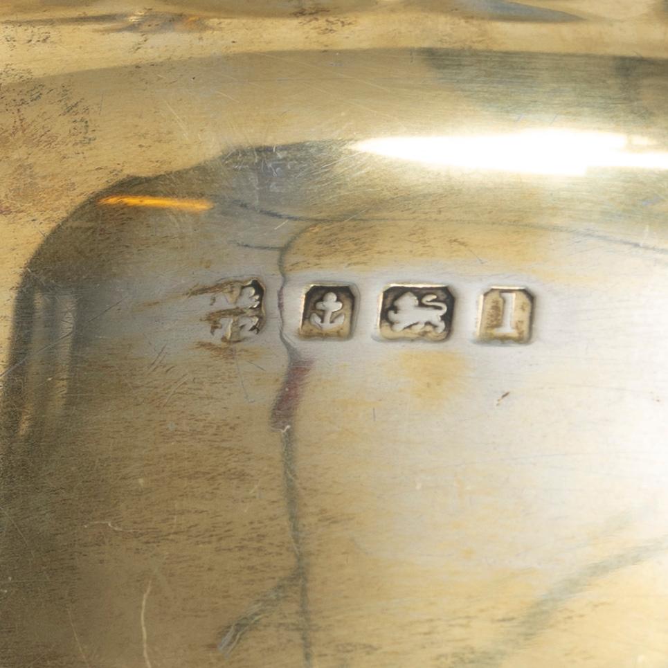 Arthur & John Zimmerman, skrin med lock, förgyllt silver, Birmingham, England 1910.