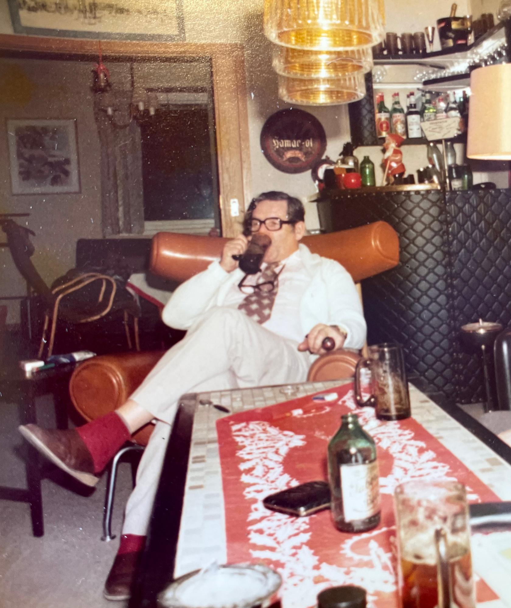 Hans J. Wegner, fåtölj med fotpall, "Ox Chair", sannolikt tillverkad av AP-stolen, Danmark, 1960-tal.