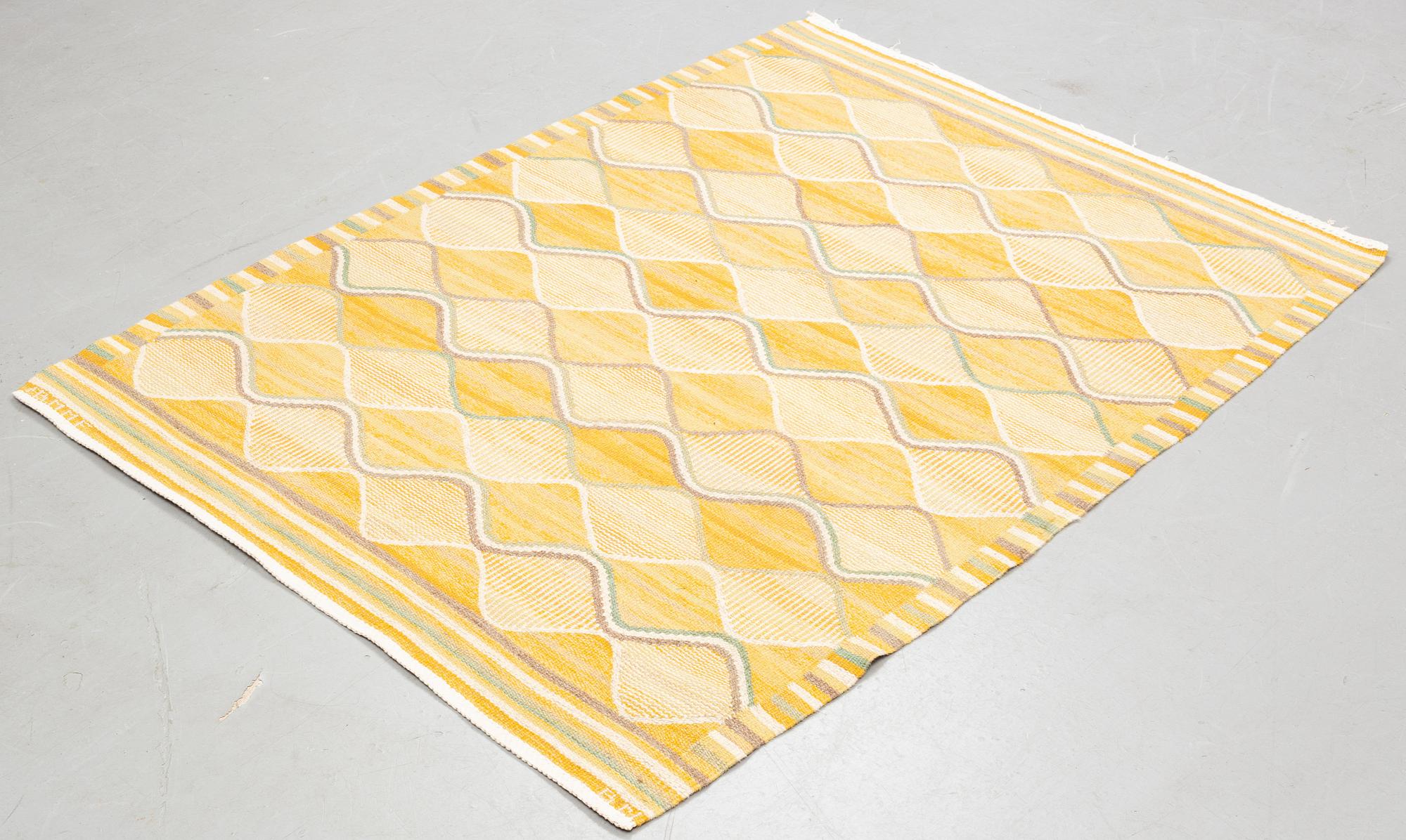 Barbro Nilsson, matto, "Spättan, gul", flat weave, ca 190,5-192,5 x 135-143 cm, signed AB MMF BN.