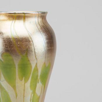 Louis Comfort Tiffany, a Favrile glass vase, U.S.A, 1909.