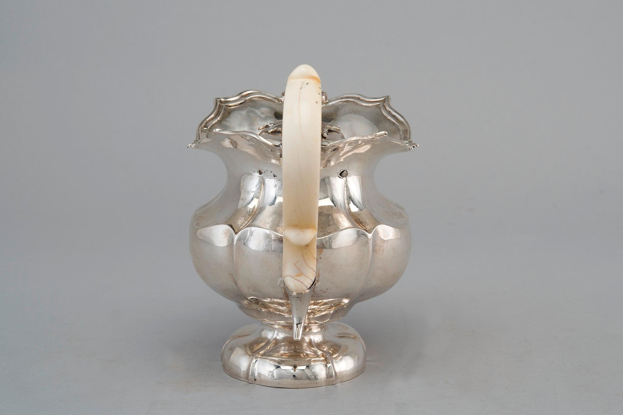 TEKANNA, 84 silver Moskva 1850. Vikt 385 g.
